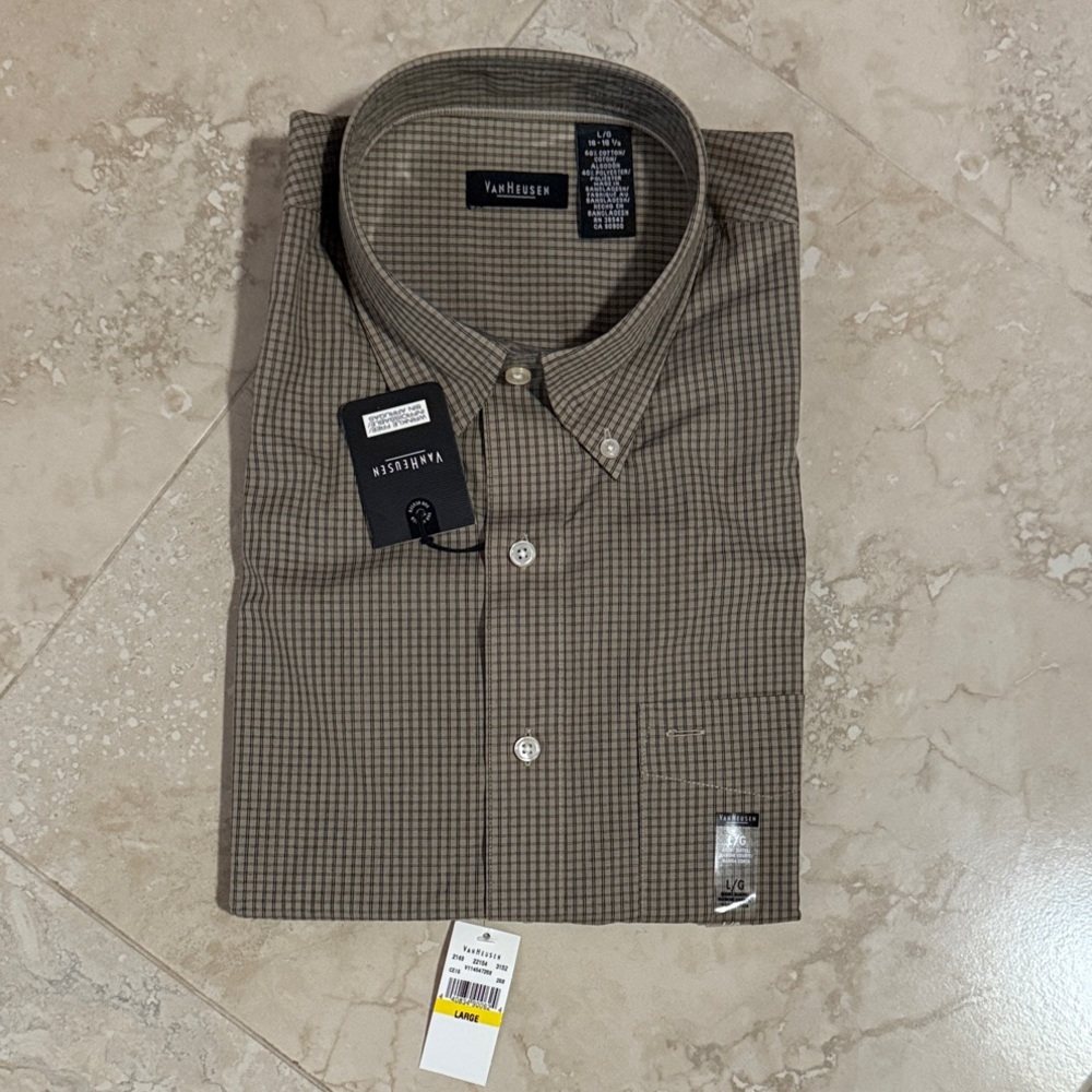 Van Heusen Men's Tan Checkered Short Sleeve Button Down Shirt